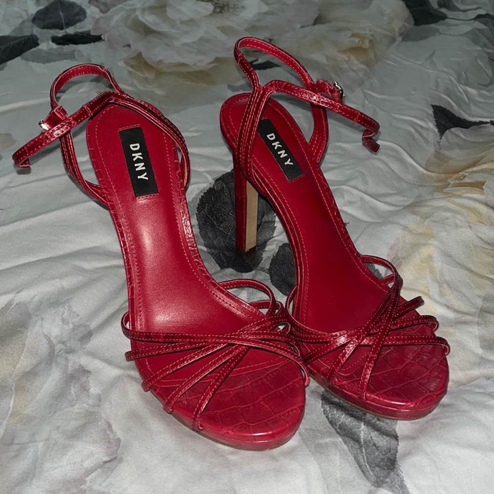 DKNY STRAPPY HEELS